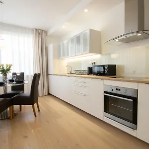 Krakovska Apartment