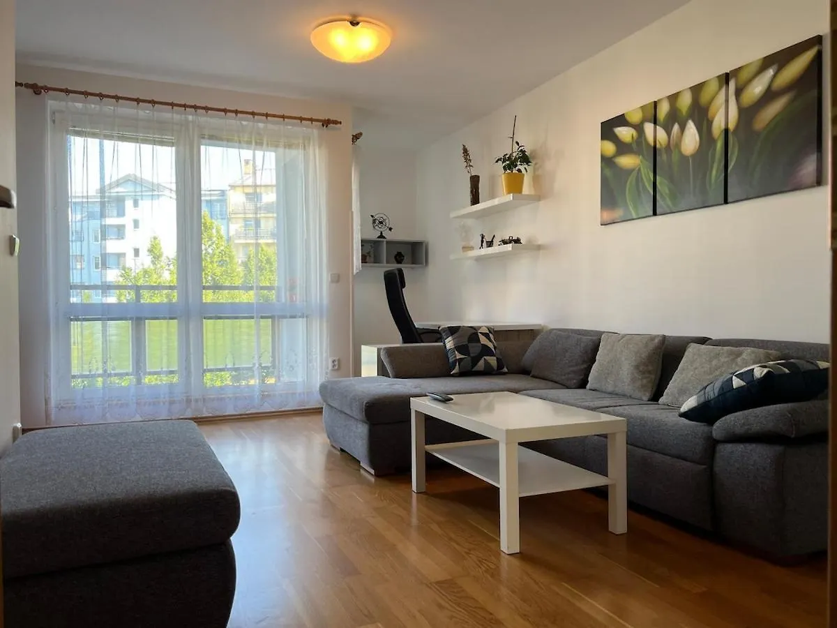 פראג A Large 1 Bedroom Apartment With An Available Private Parking