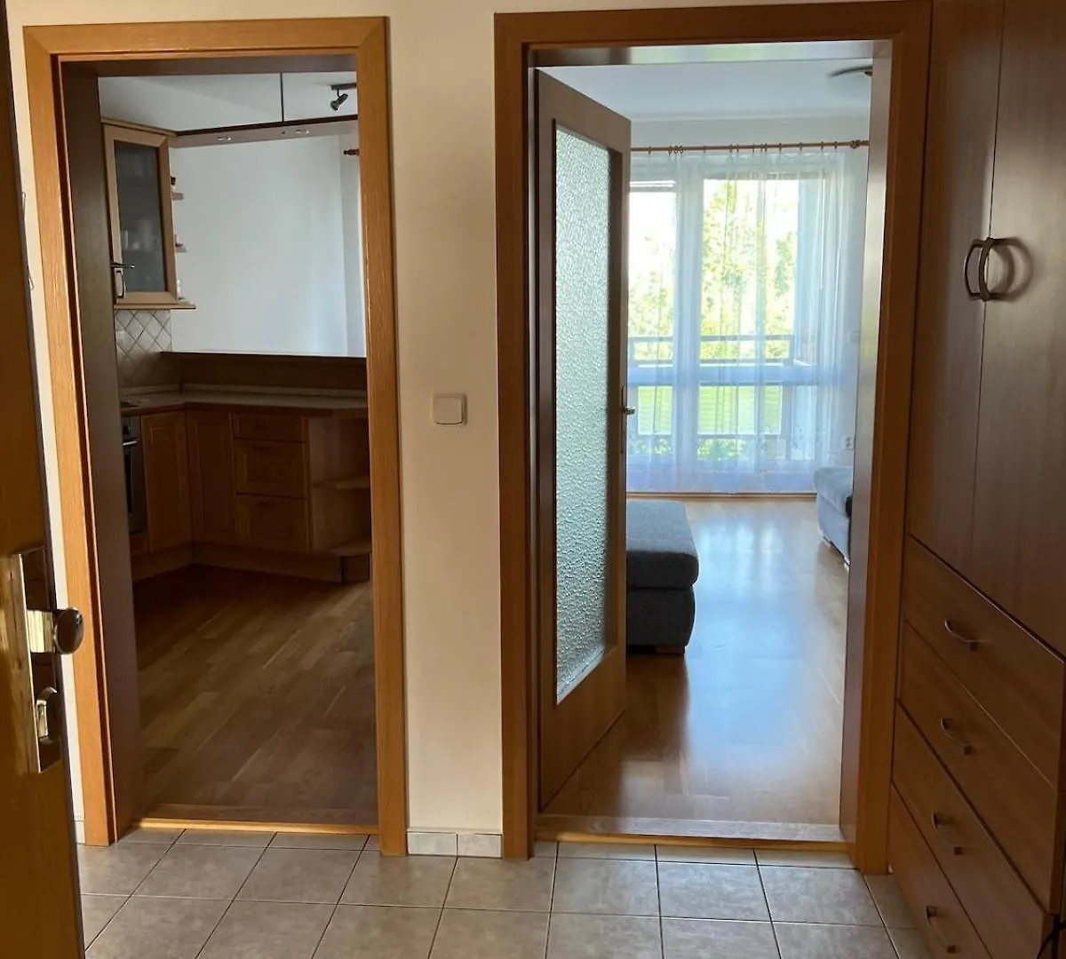 פראג A Large 1 Bedroom Apartment With An Available Private Parking
