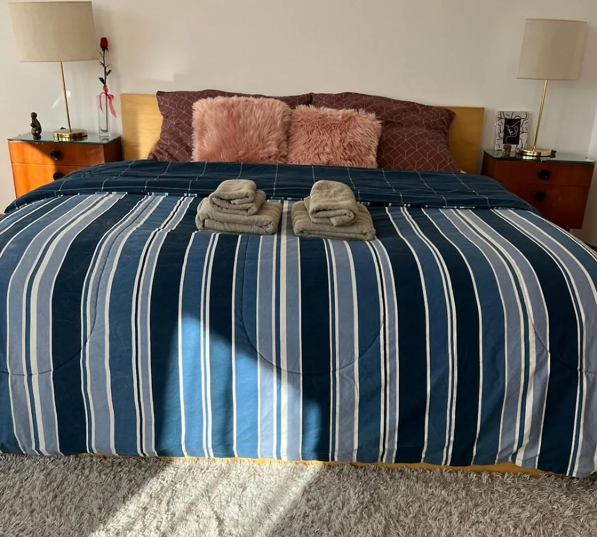 פראג A Large 1 Bedroom Apartment With An Available Private Parking